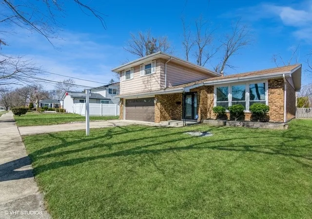 2nd image of 1142 E 159th Pl, South Holland, IL 60473 | MLS# 12615100