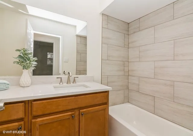 Photo 4 of Single family home for sale at 1142 E 159th Place, South Holland, IL 60473 | MLS# 12615100 | Listing updated on 2026-08-16