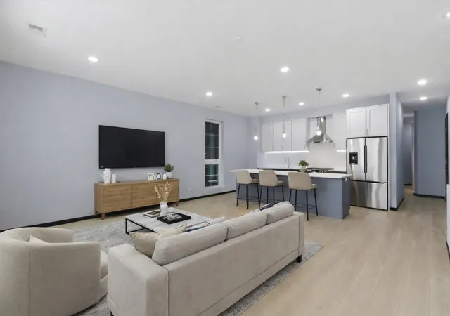 Photo 2 of Condo for sale at 5830 N Lincoln Ave #1E, Chicago, IL 60659 | MLS# 12615147 | Listing updated on 2026-08-25