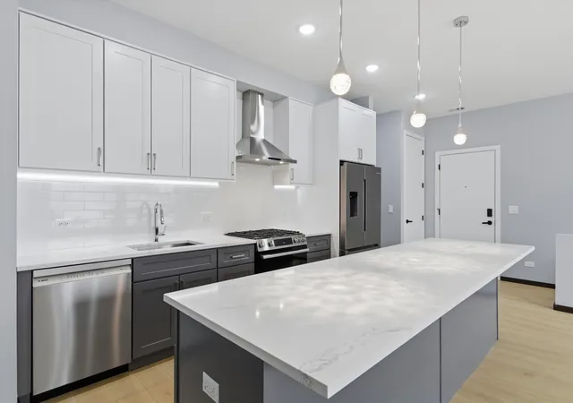Photo 3 of Condo for sale at 5830 N Lincoln Ave #1E, Chicago, IL 60659 | MLS# 12615147 | Listing updated on 2026-08-25