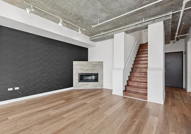 Photo 3 of Condo for sale at 737 W Washington Blvd #1003, Chicago, IL 60661 | MLS# 12615225 | Listing updated on 2026-09-22
