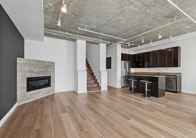 Photo 4 of Condo for sale at 737 W Washington Blvd #1003, Chicago, IL 60661 | MLS# 12615225 | Listing updated on 2026-09-22