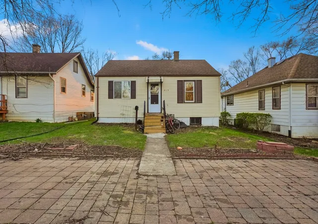 Photo 1 of Single family home for sale at 215 Barr Elms Ave, Joliet, IL 60433 | MLS# 12615482 | Listing updated on 2026-08-10