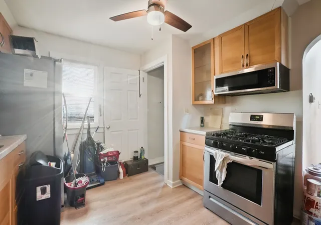 Photo 4 of Single family home for sale at 215 Barr Elms Ave, Joliet, IL 60433 | MLS# 12615482 | Listing updated on 2026-08-10
