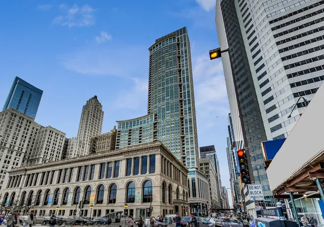 2nd image of 130 N Garland Ct, Chicago, IL 60602
