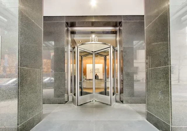 4th image of 130 N Garland Ct, Chicago, IL 60602