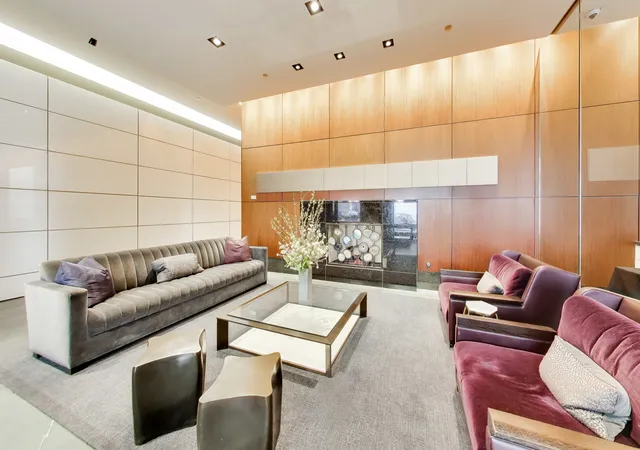 5th image of 130 N Garland Ct, Chicago, IL 60602