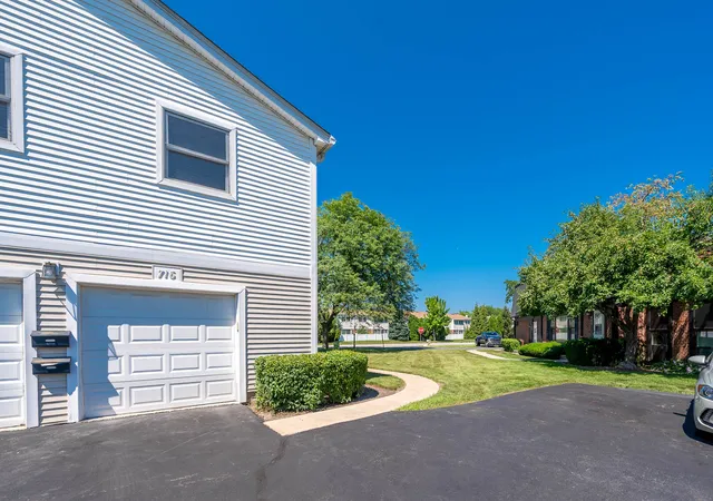 9th image of 716 Inverrary Ln #D, Deerfield, IL 60015 | MLS# 12615613