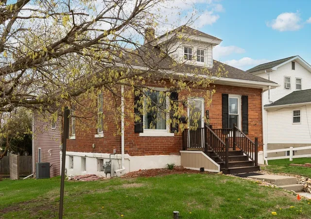 Photo 3 of Single family home for sale at 1604 Sobieski St, Lasalle, IL 61301 | MLS# 12615652 | Listing updated on 2026-08-17