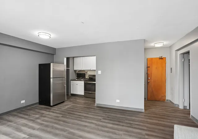 3rd image of 7355 S S Shore Dr, Chicago, IL 60649