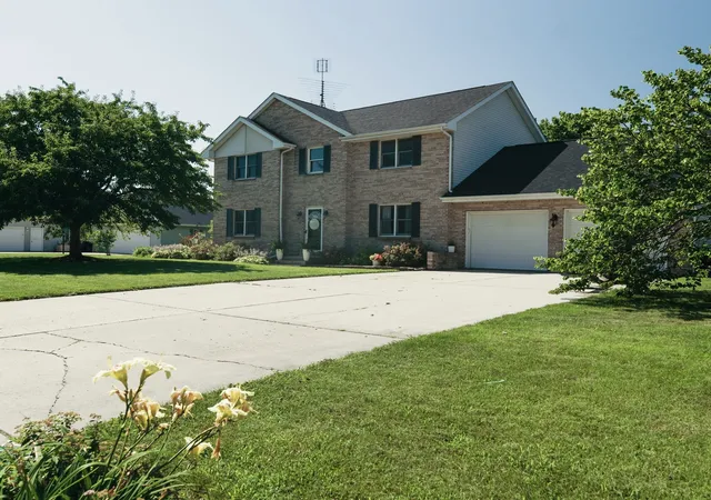 1st image of 45 Oak Ridge Dr, La Salle, IL 61301 | MLS# 12615876