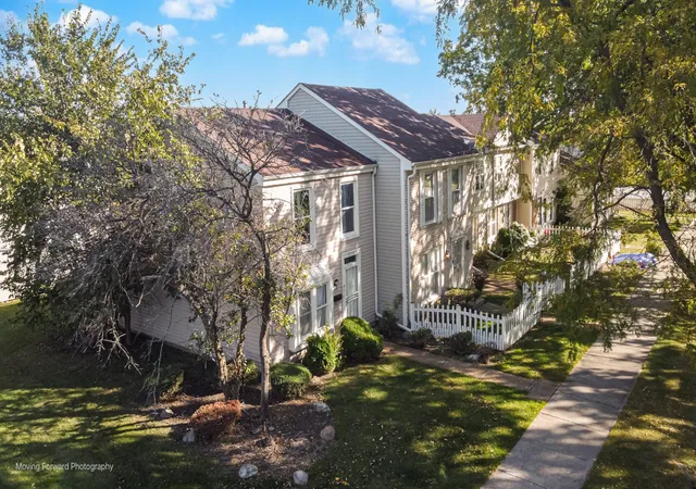 Photo 3 of Townhouse for sale at 1201 Williamsburg Rd, Country Club Hills, IL 60478 | MLS# 12616293 | Listing updated on 2026-09-21