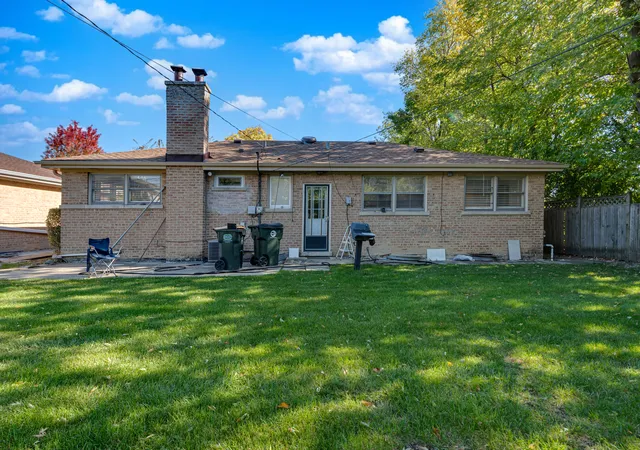 2nd image of 7330 N Kilbourn Ave, Lincolnwood, IL 60712 | MLS# 12616356