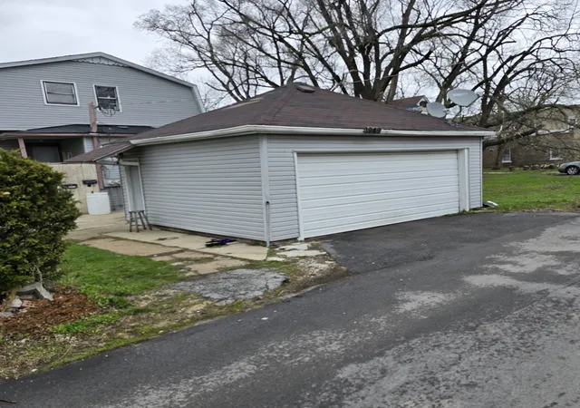 2nd image of 1949 Burr Oak Ave, Blue Island, IL 60406 | MLS# 12616382