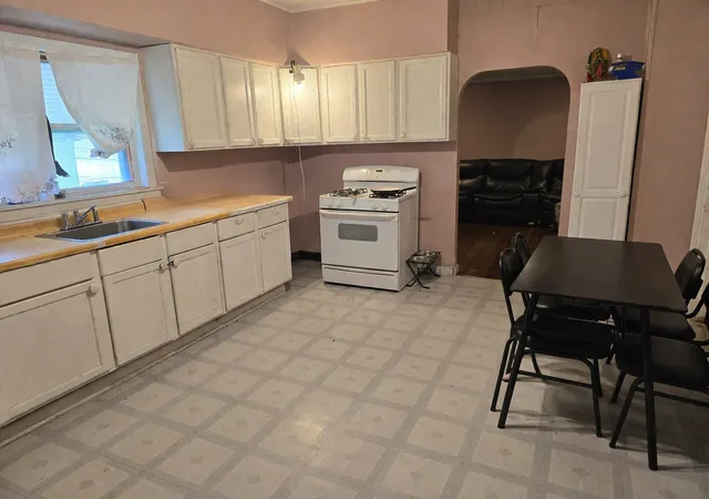 4th image of 1949 Burr Oak Ave, Blue Island, IL 60406 | MLS# 12616382