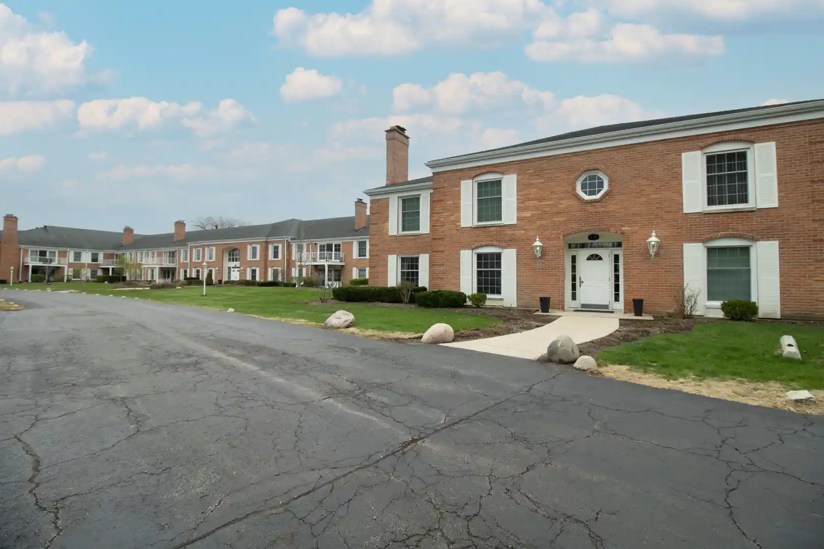Listing Photo 2 - Condo for sale in 120 Carriage Wy Dr located at 120 Carriage Wy Dr, Burr Ridge, IL 60527 - Unit #202B