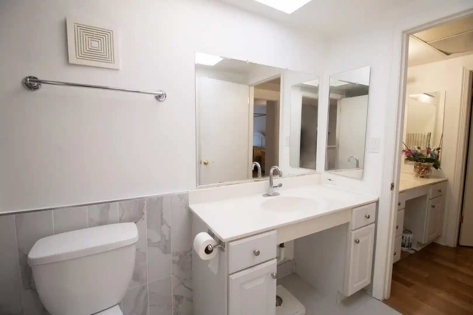 Listing Photo 22 - Condo for sale in 120 Carriage Wy Dr located at 120 Carriage Wy Dr, Burr Ridge, IL 60527 - Unit #202B