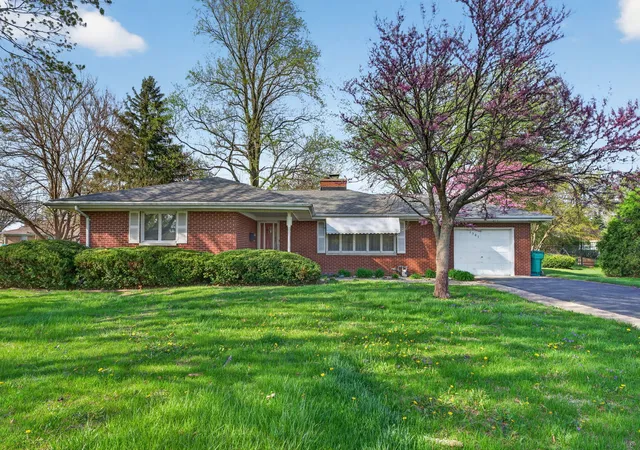 Photo 1 of Single family home for sale at 1301 Sherwood Pl, Joliet, IL 60435 | MLS# 12616861 | Listing updated on 2026-08-31