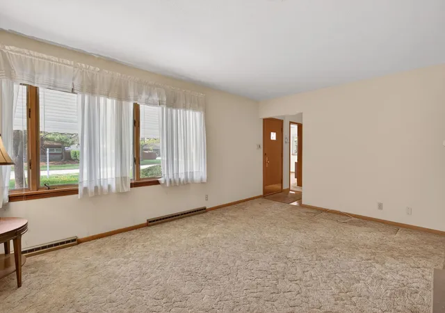 Photo 3 of Single family home for sale at 1301 Sherwood Pl, Joliet, IL 60435 | MLS# 12616861 | Listing updated on 2026-08-31