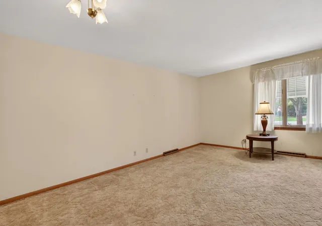 Photo 3 of Single family home for sale at 1301 Sherwood Pl, Joliet, IL 60435 | MLS# 12616861 | Listing updated on 2026-08-31