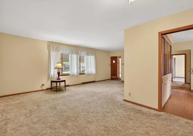 Photo 4 of Single family home for sale at 1301 Sherwood Pl, Joliet, IL 60435 | MLS# 12616861 | Listing updated on 2026-08-31