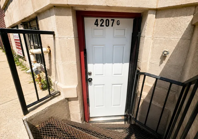 Homes for sale in Chicago, IL | 4207 S Indiana Ave, Chicago, IL 60653