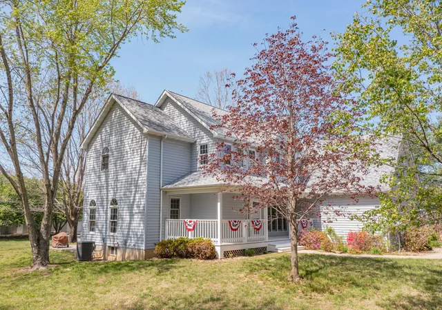 Photo 2 of Single family home for sale at 18749 N Tolle Ln, Mt Vernon, IL 62864 | MLS# 12617337 | Listing updated on 2026-09-02