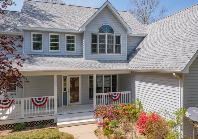 Photo 1 of Single family home for sale at 18749 N Tolle Ln, Mt Vernon, IL 62864 | MLS# 12617337 | Listing updated on 2026-09-02