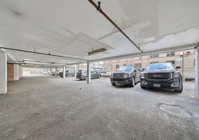 2nd image of 7854 S S Shore Dr, Chicago, IL 60649