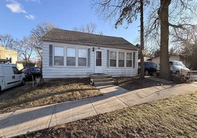 Homes for sale in Lisle, IL | 1811 Odgen Ave, Lisle, IL 60532 | MLS# 12617481