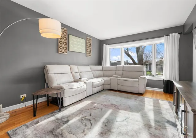 Photo 3 of Single family home for sale at 1337 Degener Ave, Elmhurst, IL 60126 | MLS# 12617898 | Listing updated on 2026-07-29