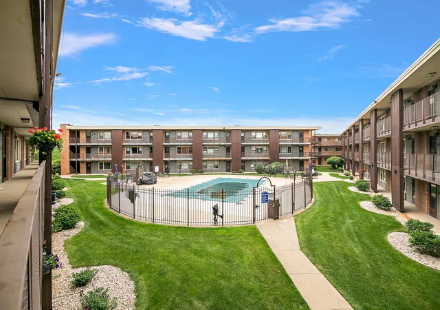 2nd image of 9608 W Higgins Rd #2c, Rosemont, IL 60018 | MLS# 12618074