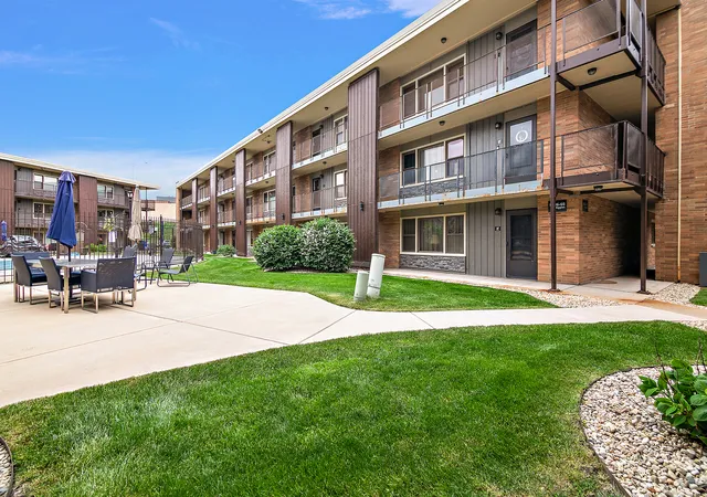 3rd image of 9608 W Higgins Rd #2c, Rosemont, IL 60018 | MLS# 12618074