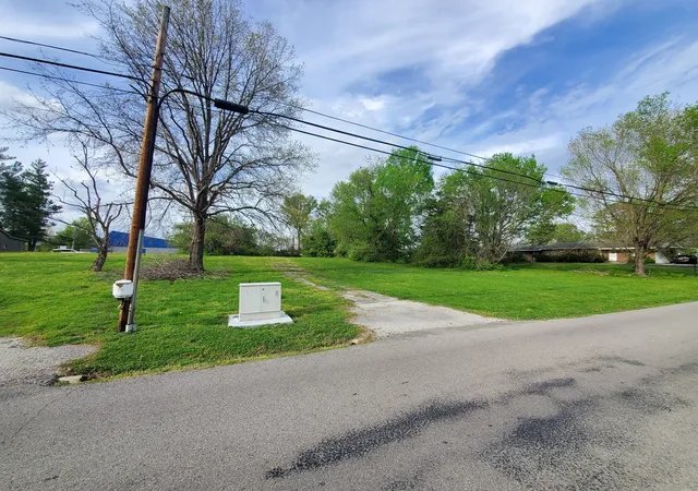 Homes for sale in Carbondale, IL | 1810 Old West Main St, Carbondale, IL 62901 | MLS# 12618106