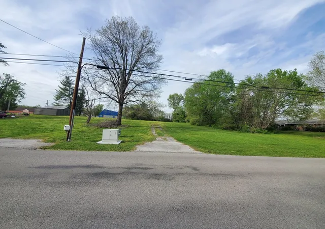 Homes for sale in Carbondale, IL | 1810 Old West Main St, Carbondale, IL 62901 | MLS# 12618106