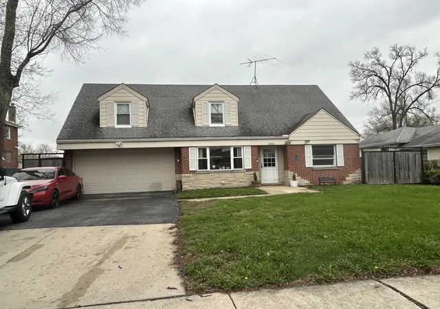 Photo 2 of Single family home for sale at 10941 Ridgeland Ave, Chicago Ridge, IL 60415 | MLS# 12618165 | Listing updated on 2026-08-26