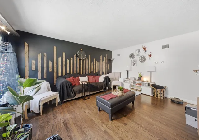 Photo 2 of Single family home for sale at 10941 Ridgeland Ave, Chicago Ridge, IL 60415 | MLS# 12618165 | Listing updated on 2026-08-26