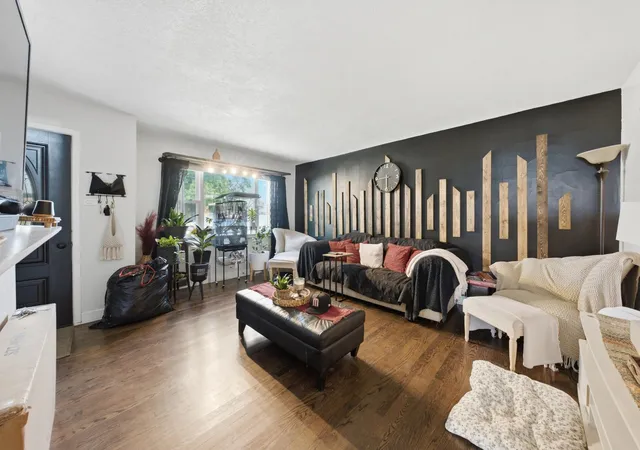 Photo 3 of Single family home for sale at 10941 Ridgeland Ave, Chicago Ridge, IL 60415 | MLS# 12618165 | Listing updated on 2026-08-26