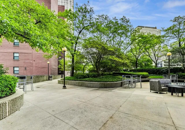 2nd image of 10 E Ontario St, Chicago, IL 60611