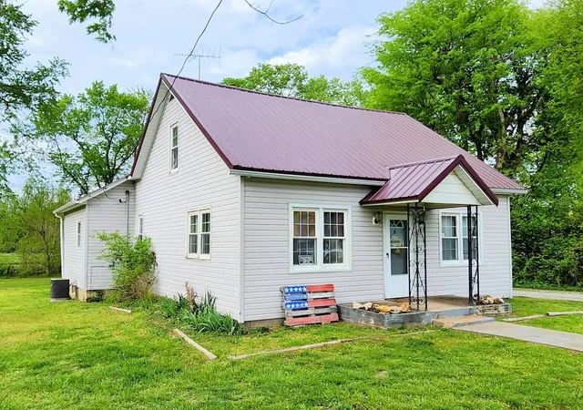 Photo 1 of Sale Pending at 205 W Maple St, Coulterville, IL 62237 | MLS# 12618330 | Listing updated on 2026-10-07