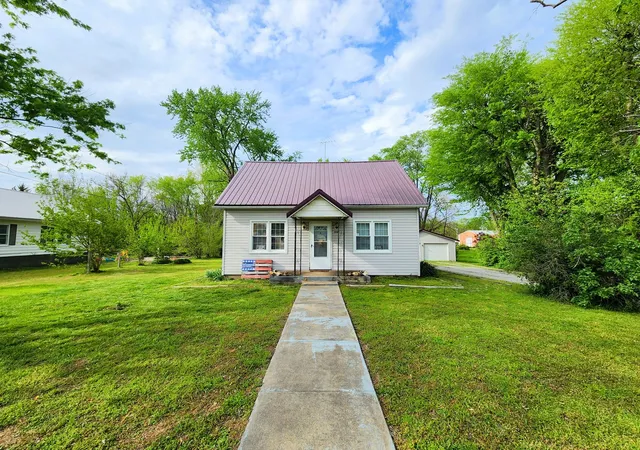 Photo 2 of Sale Pending at 205 W Maple St, Coulterville, IL 62237 | MLS# 12618330 | Listing updated on 2026-10-07
