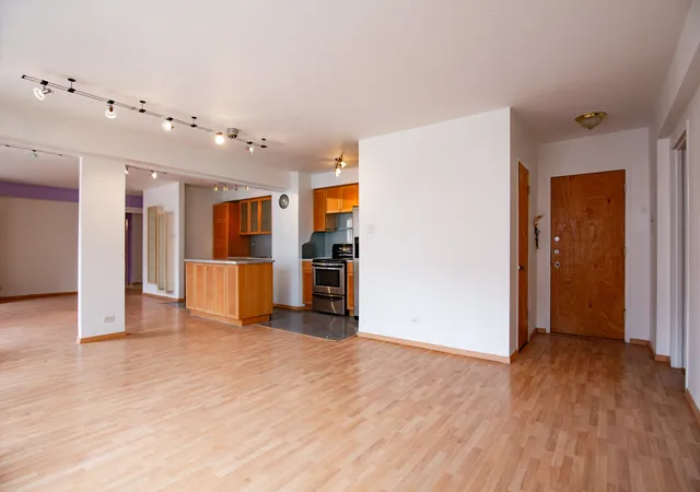 3rd image of 7355 S South Shore Dr #305, Chicago, IL 60649 | MLS# 12618475