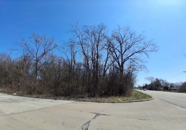 3rd image of 36245 N Green Bay Rd, Waukegan, IL 60087 | MLS# 12618506