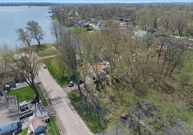 2nd image of 5207 N Lake St, Mc Henry, IL 60050 | MLS# 12618806