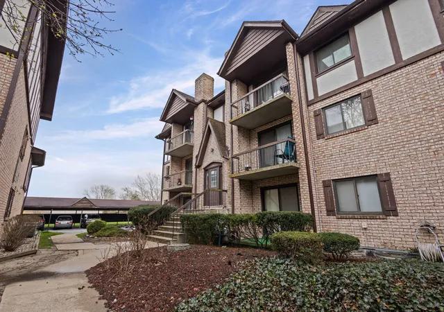 Photo 2 of Condo for sale at 2815 Glenwood Lansing Rd #205, Lynwood, IL 60411 | MLS# 12618879 | Listing updated on 2026-08-25