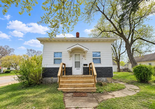 Photo 1 of Single family home for sale at 1090 Creve Coeur St, Lasalle, IL 61301 | MLS# 12618897 | Listing updated on 2026-10-01