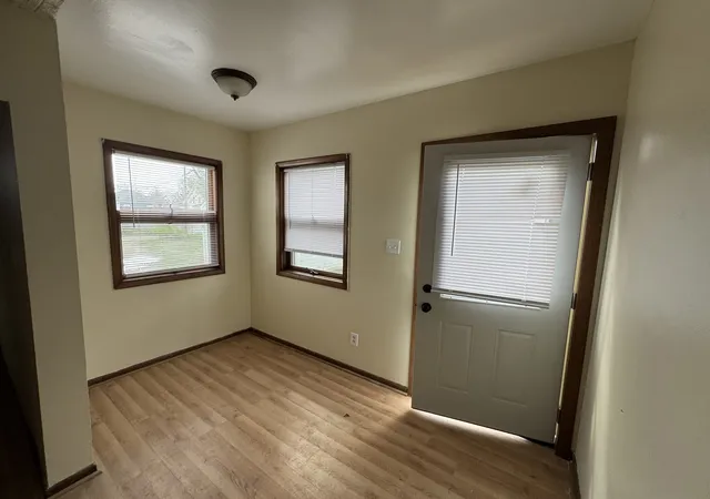 3rd image of 1090 Creve Coeur St, Lasalle, IL 61301 | MLS# 12618897