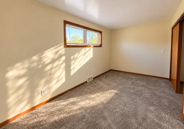 Photo 3 of Single family home for sale at 1090 Creve Coeur St, Lasalle, IL 61301 | MLS# 12618897 | Listing updated on 2026-10-08