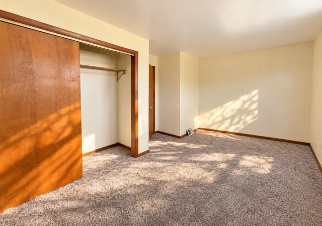 Photo 4 of Single family home for sale at 1090 Creve Coeur St, Lasalle, IL 61301 | MLS# 12618897 | Listing updated on 2026-10-08