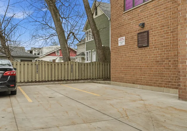2nd image of 1454 Ashland Ave, Des Plaines, IL 60016